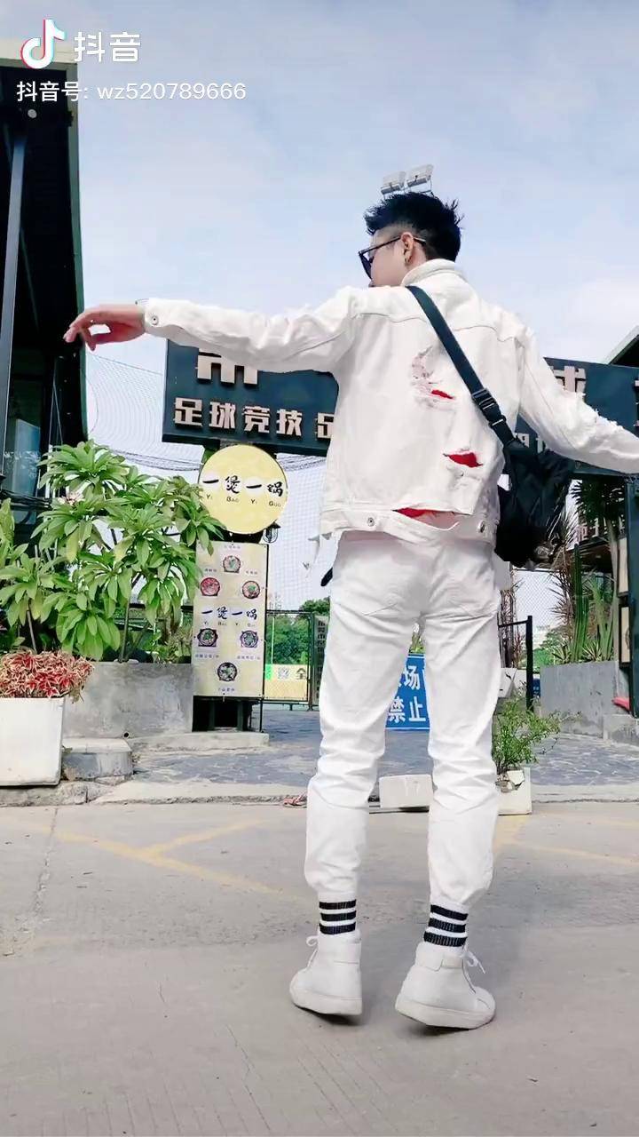 阳光男孩精神小伙潮男必备我要像风一样自由见怪不怪姿势要帅