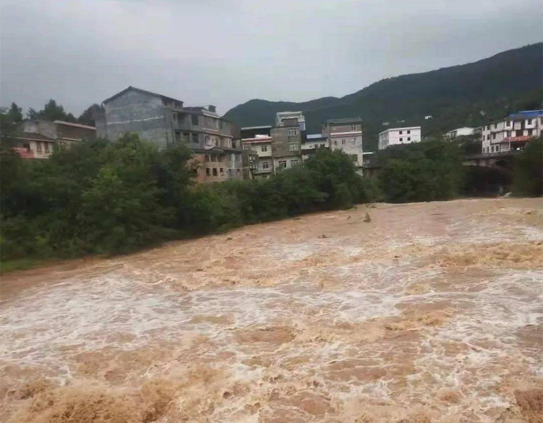阆中遭遇暴雨袭击6小时降水量居全国第一