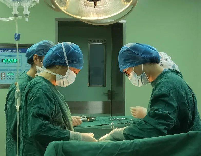 特别策划·图说 | 致敬医师!或许没有璀璨光芒,但始终温暖有光