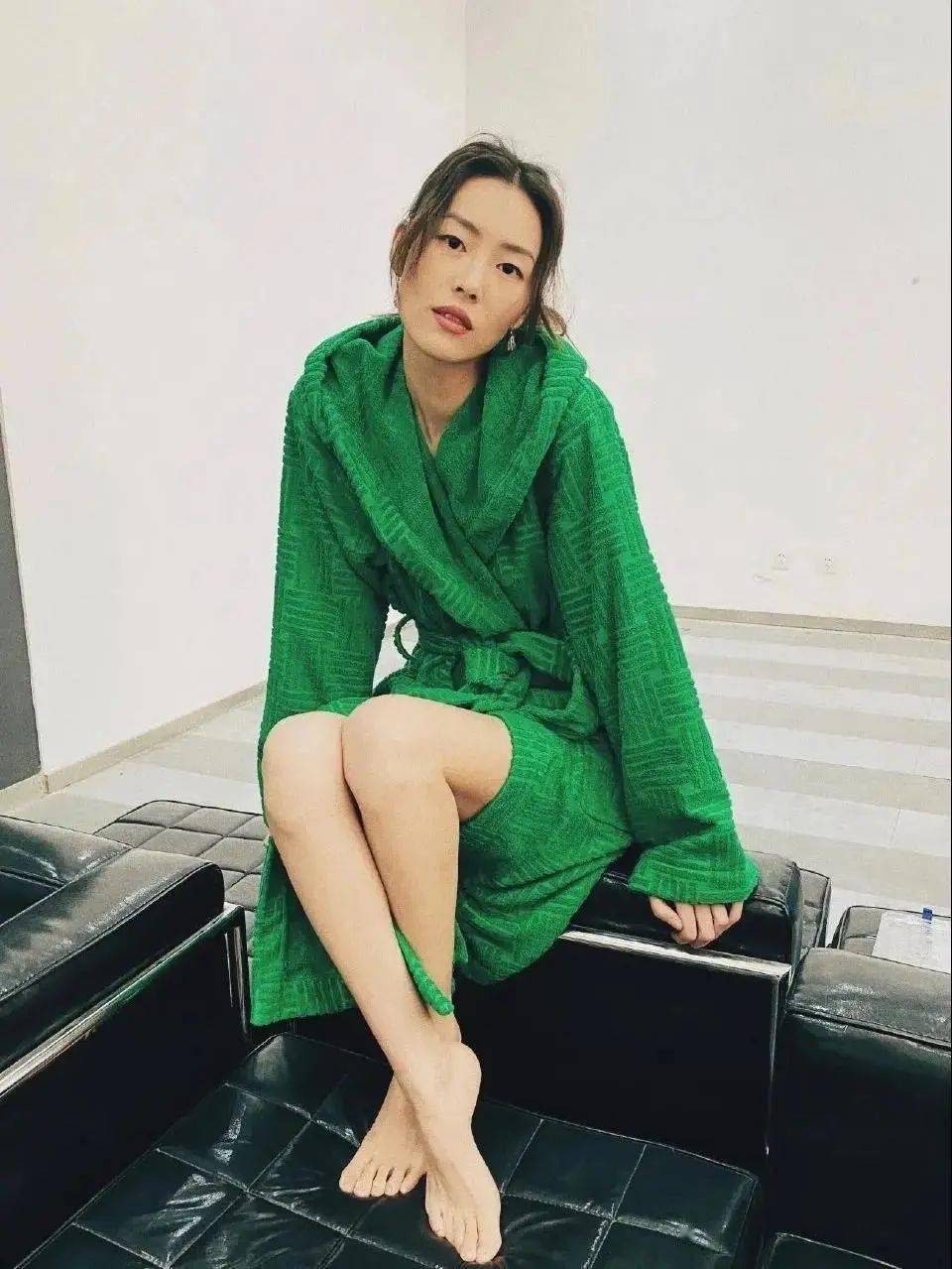 科技|2021年度最火的科技绿色，谁穿谁高级