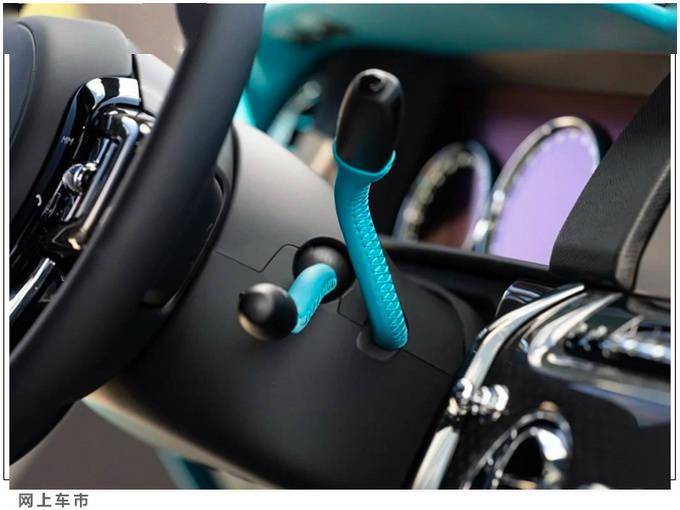 古思特friskee pink以及库里南black badge iced turchese两款车型