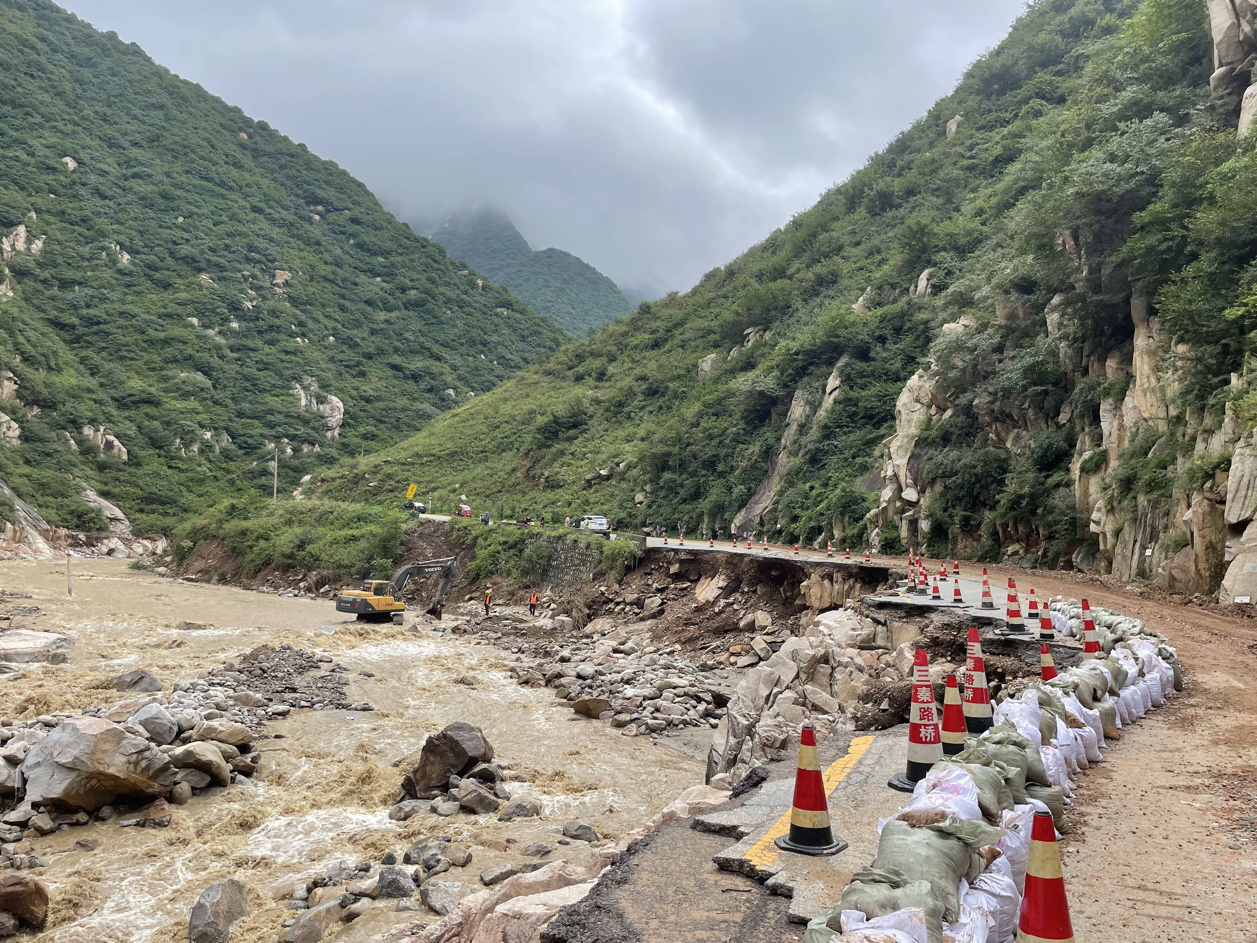 陕西蓝田暴雨致基础设施损毁严重