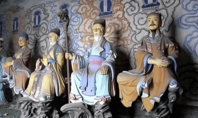 处暑节气正值农作物收成时刻,农家纷纷举行各种仪式来拜谢土地爷.