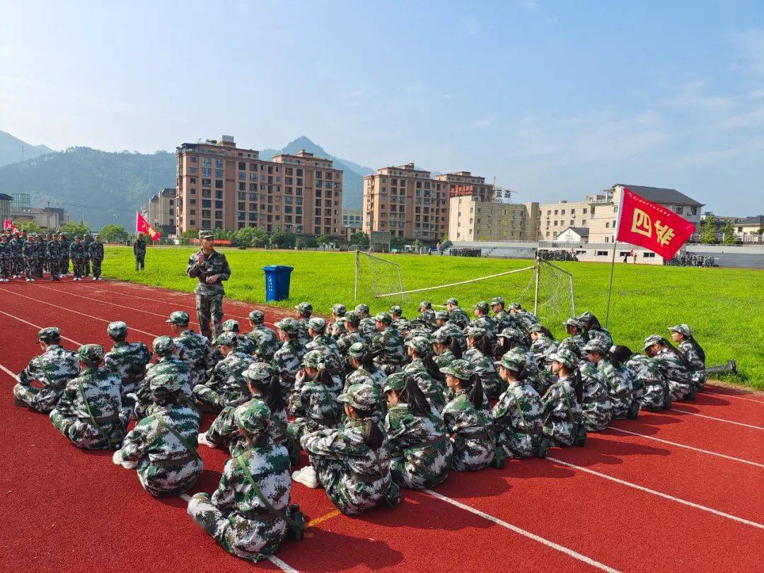 迷彩飒从五云出骄阳八月现风采记桐庐分水高级中学2021级新生军训