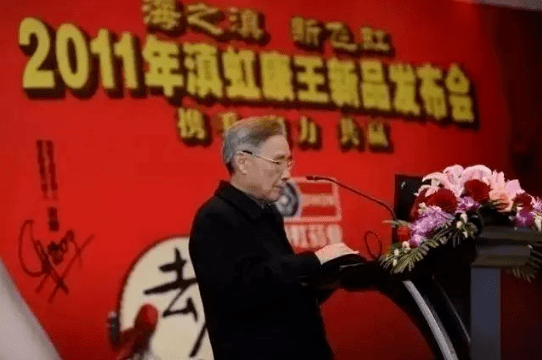 洗头|康王创始人87岁再出山,挑战5天不洗头