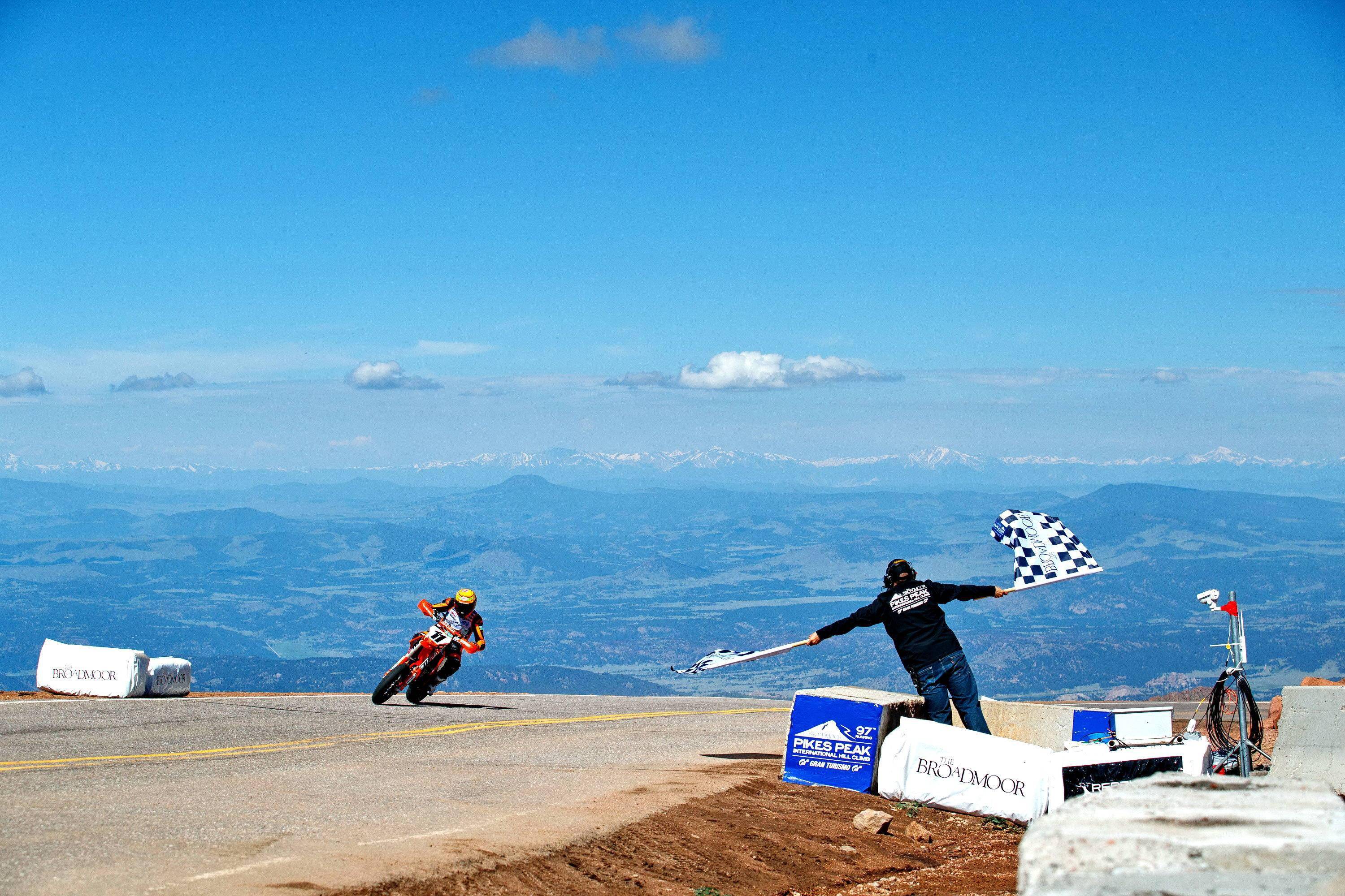 ppihc 派克峰登山赛终止摩托车组的比赛