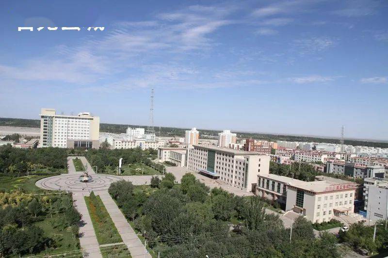 三,全国行政面积最大的镇——罗布泊镇.