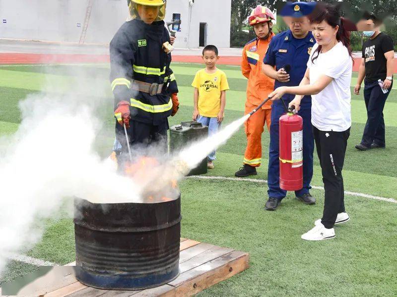 營口市消防救援支隊開展真人秀零距離體驗消防主題活動