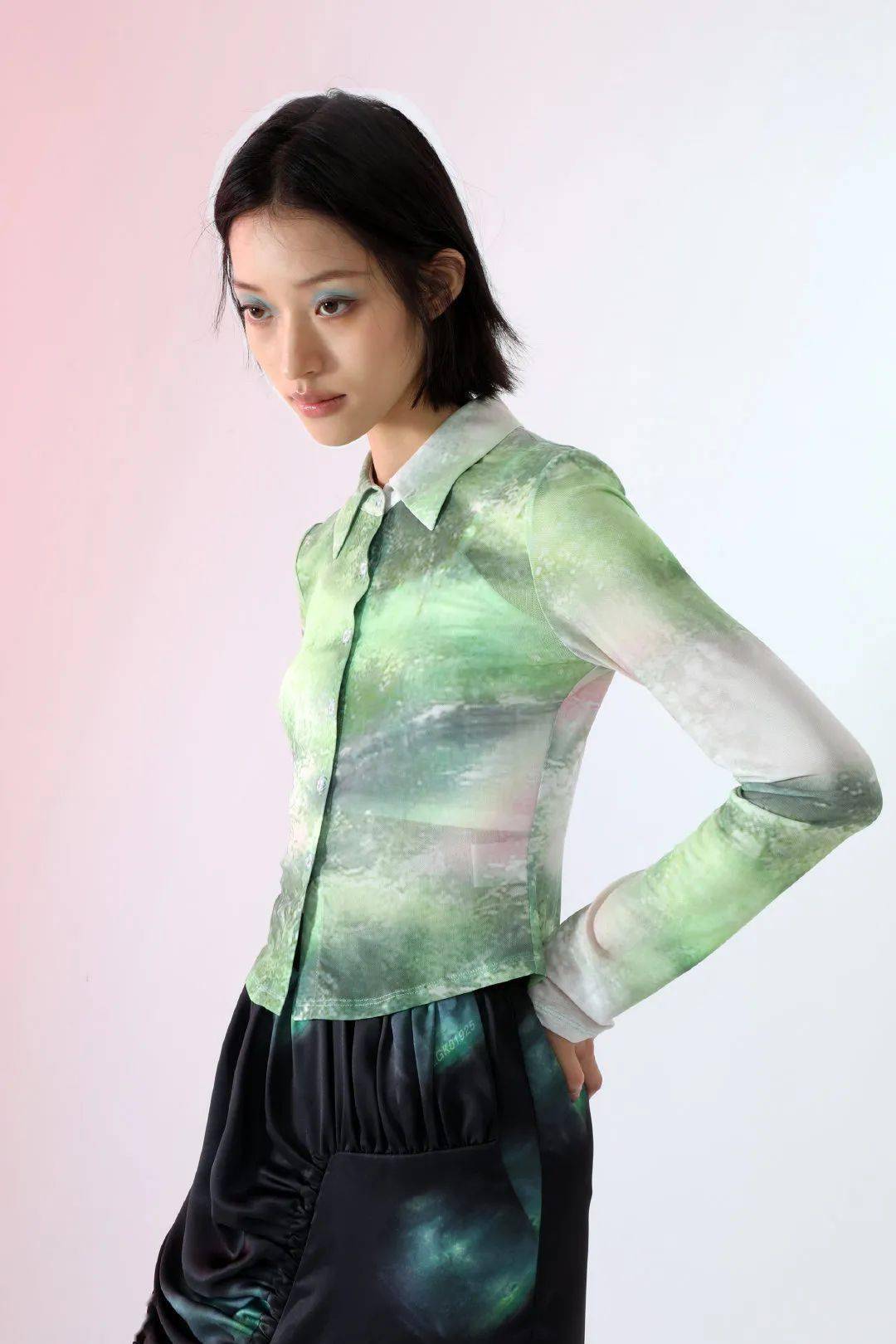 什么|换季穿什么？进来抄年轻人的答案