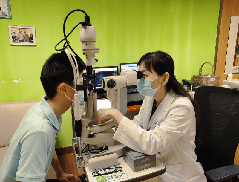 视力|少年突发“弱视”竟源于眼底病，青少年儿童也需定期检查眼底