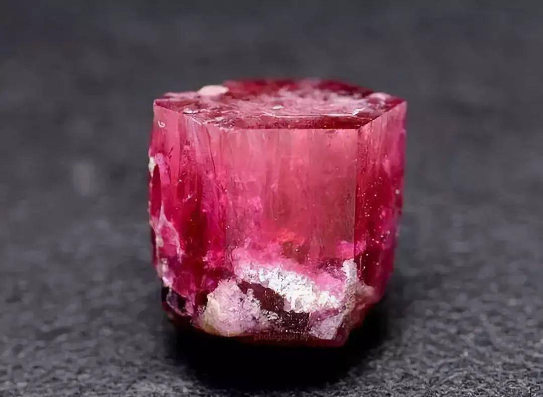 9种比钻石还珍贵的罕见宝石有钱都难买到