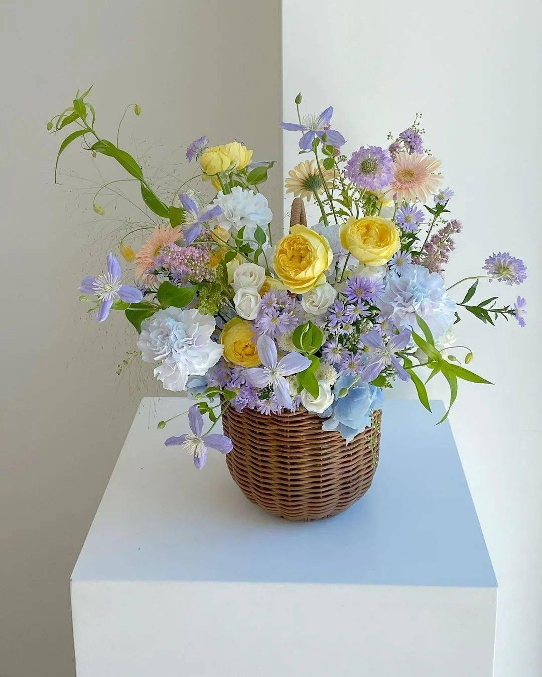 教师节花礼素材—韩式商业小花篮,给老师送上一篮子鲜花吧.