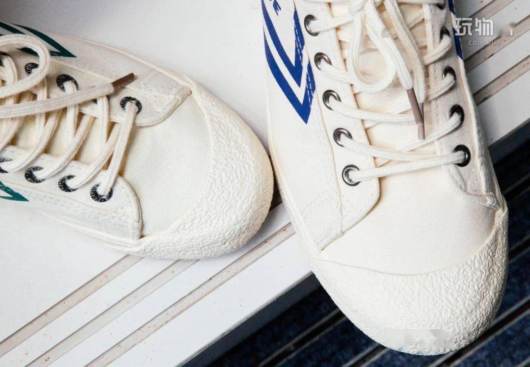 国货|这双不到 100 元的国货小白鞋,到底能有多百搭?