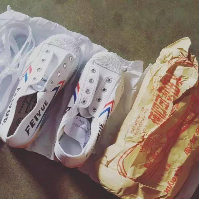 国货|这双不到 100 元的国货小白鞋,到底能有多百搭?