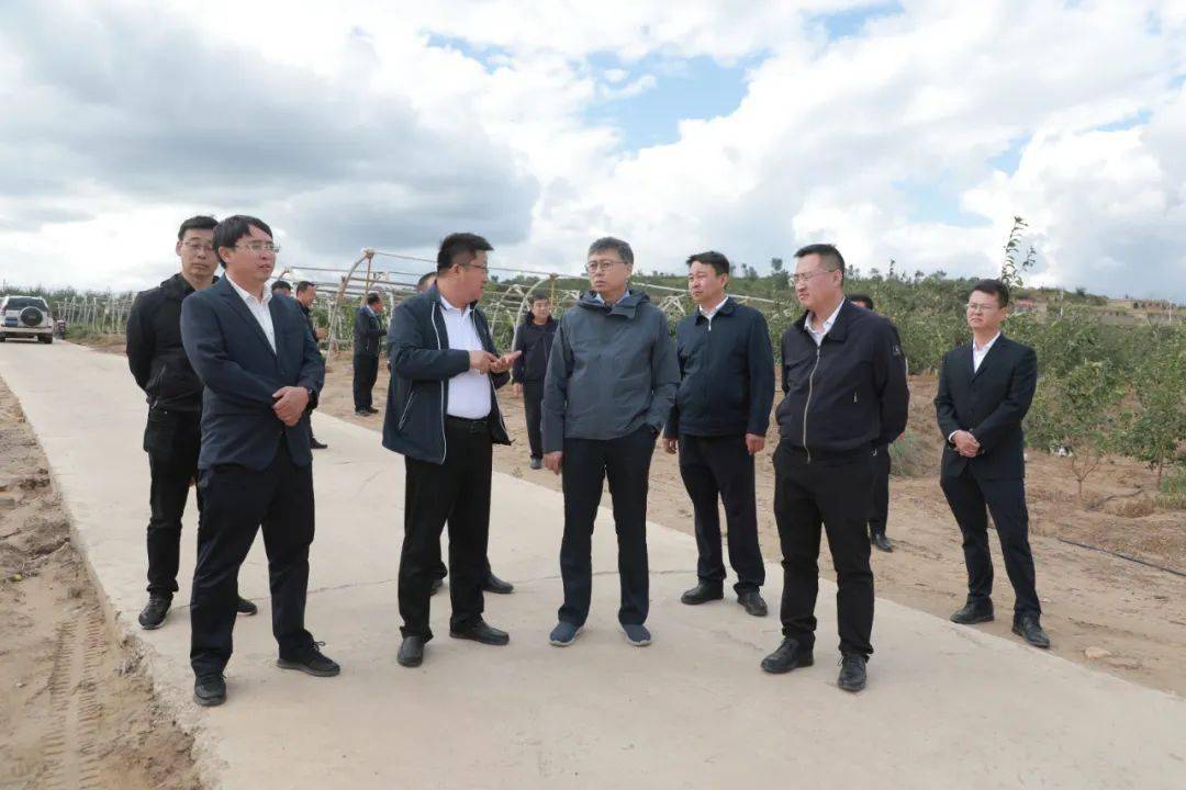 市政府党组成员,副市长提名人选徐守冀与我县领导张