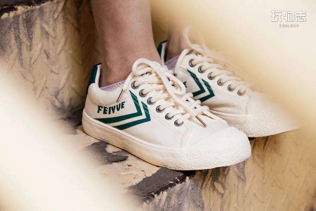 国货|这双不到 100 元的国货小白鞋,到底能有多百搭?