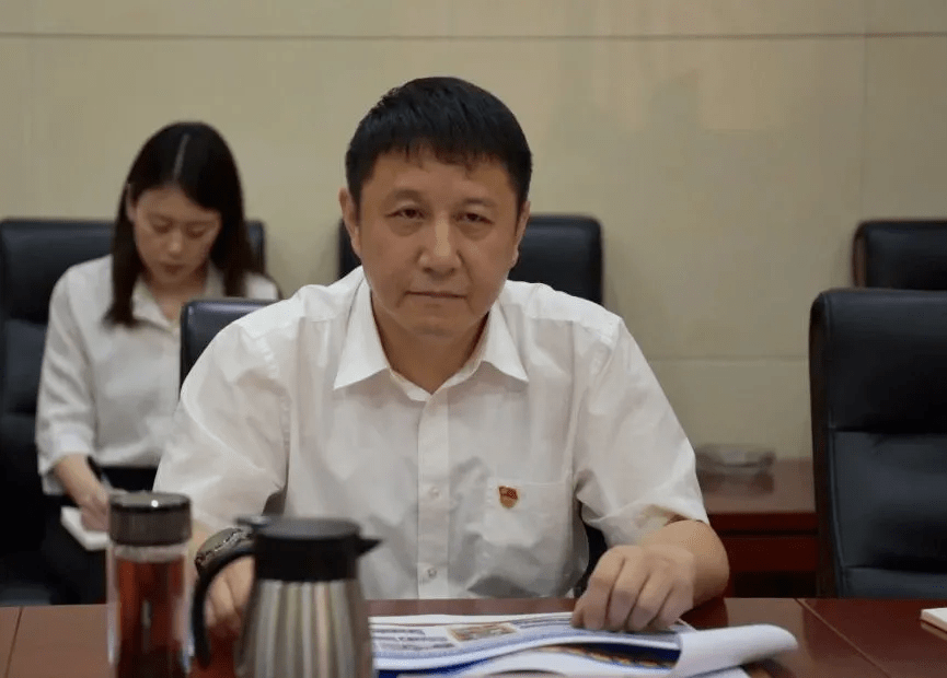 市直机关工委委员钱靖,市文明办调研员温华贵,市交管局副局长曾鸣,市