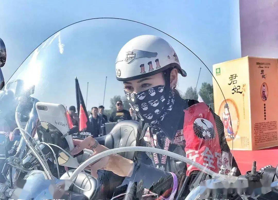 (女骑梁子盟,图源北京印第安摩托车)从培养兴趣,考取