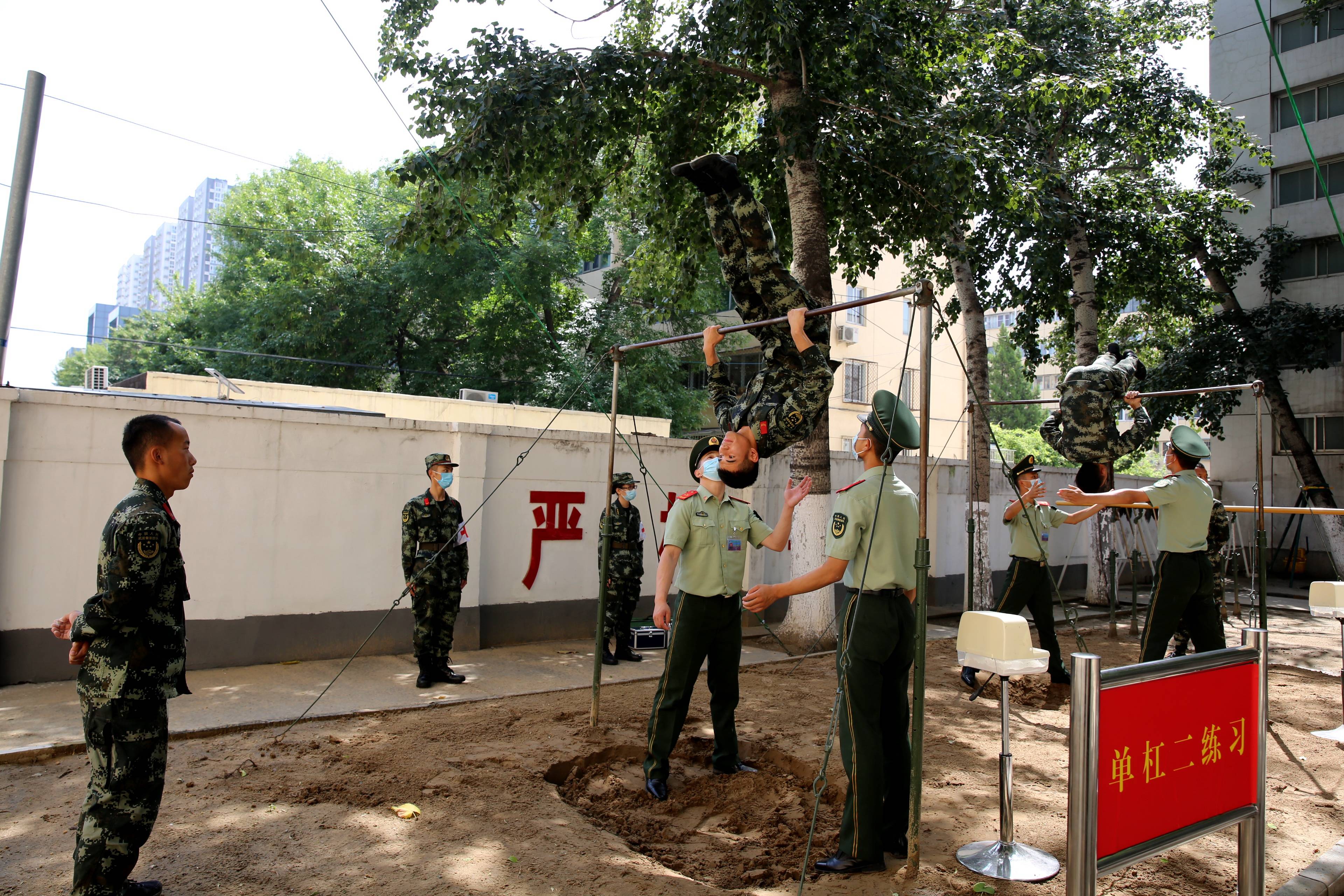 士官武警图片