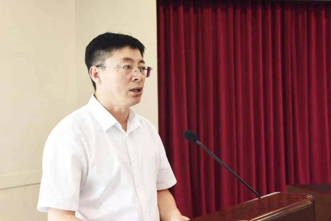 市领导柴力君,孟广华,朱海涛,邓荔,何庆伟,姜华,牟傲风,董安鑫出席