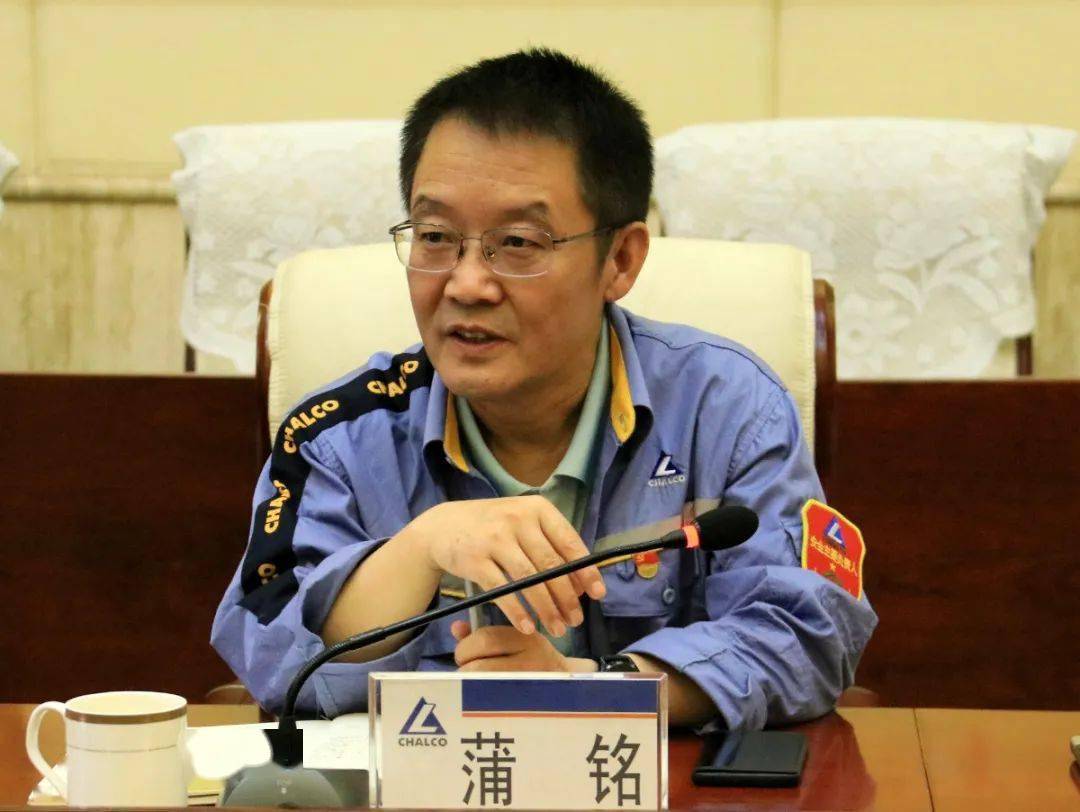 蒲铭在讲话中讲事例,提问题,启发大家要转变管理思路