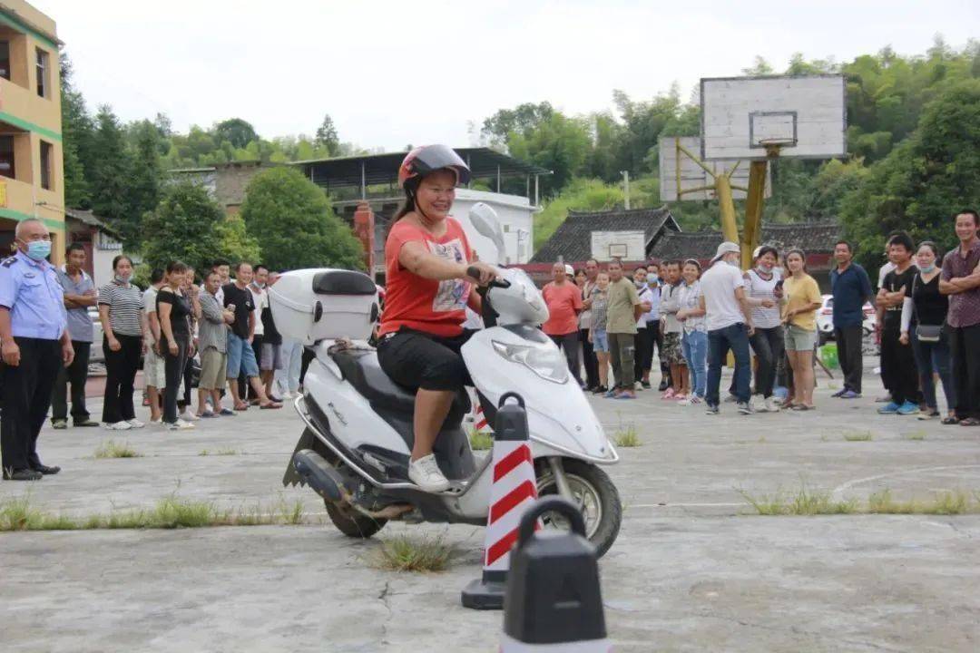 免费上牌送考下乡 c66191f8be41430c864b40e5e1053db4.jpeg