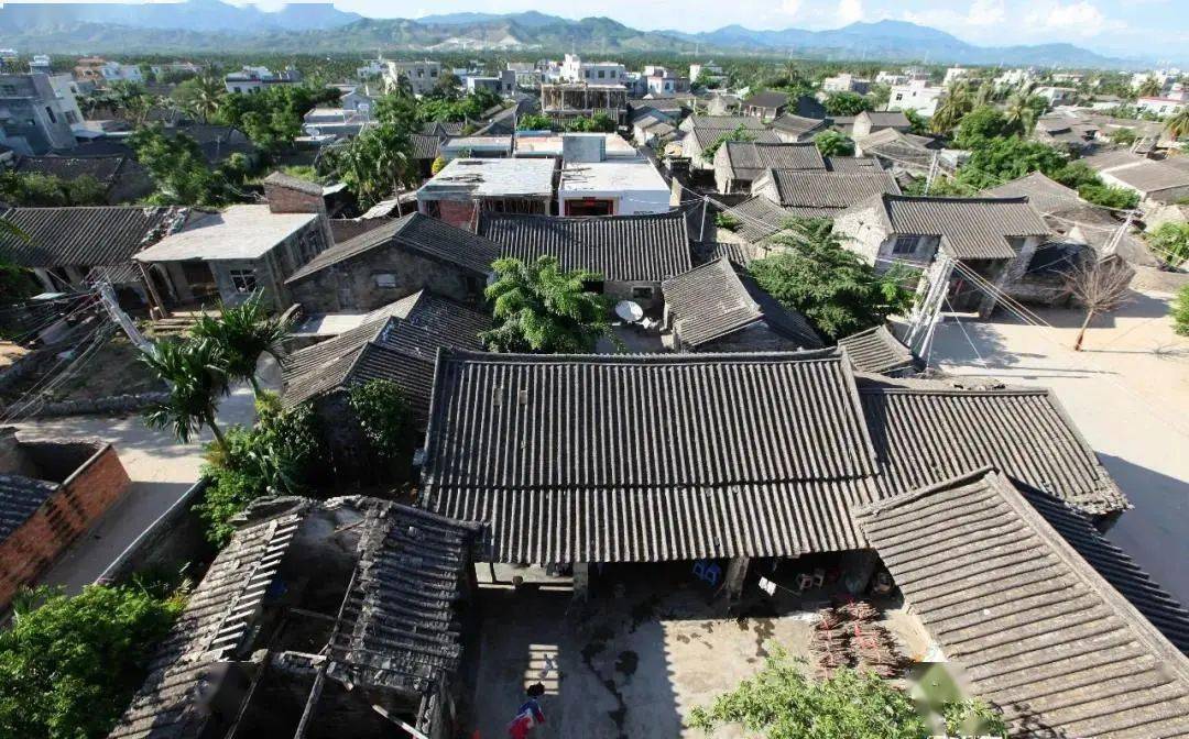 8平方公里,其中古民居保护区面积为0.25平方公里.