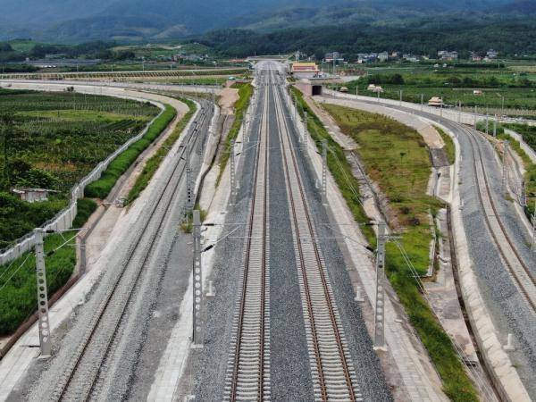 中老鐵路國內玉磨段建設穩步推進