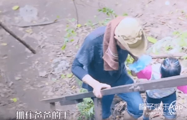 朱茵|铁汉黄贯中也有柔情时！对女儿宠爱对朱茵温柔，万幸没受渣爹影响