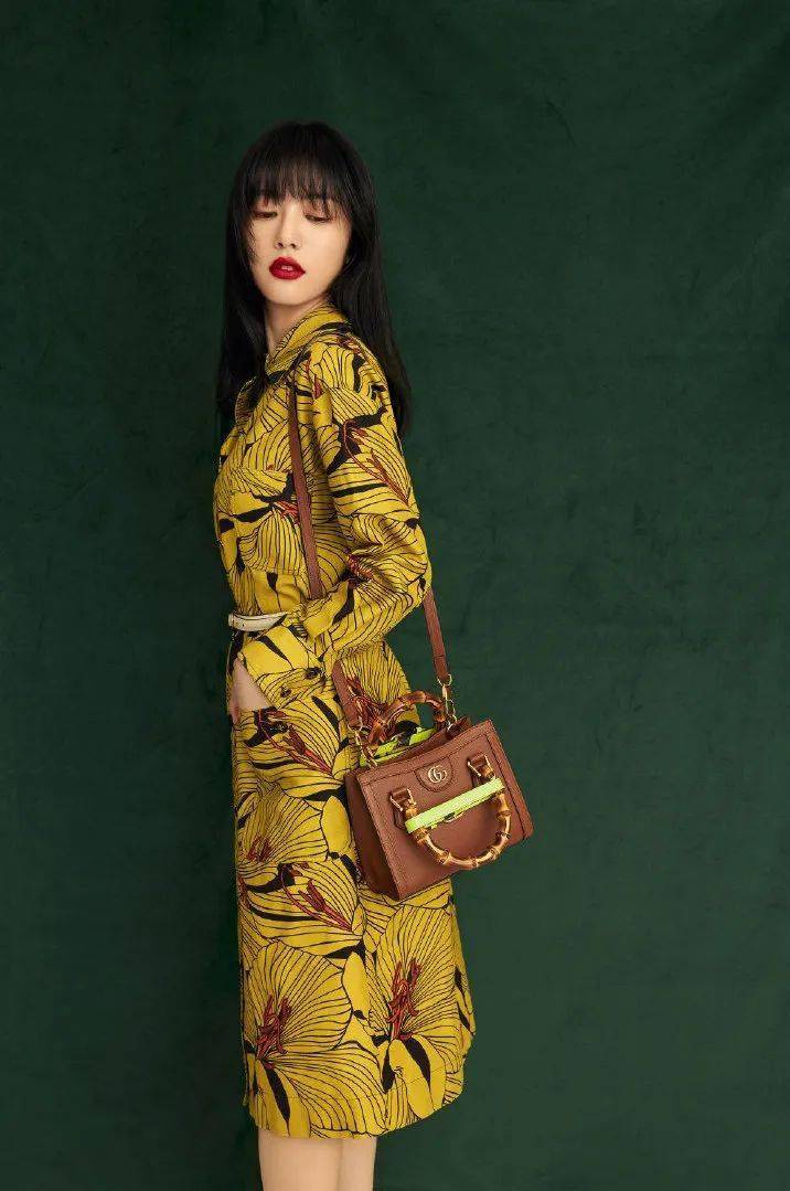 棕色|秋天背什么包?跟着这些明星抄作业就成!