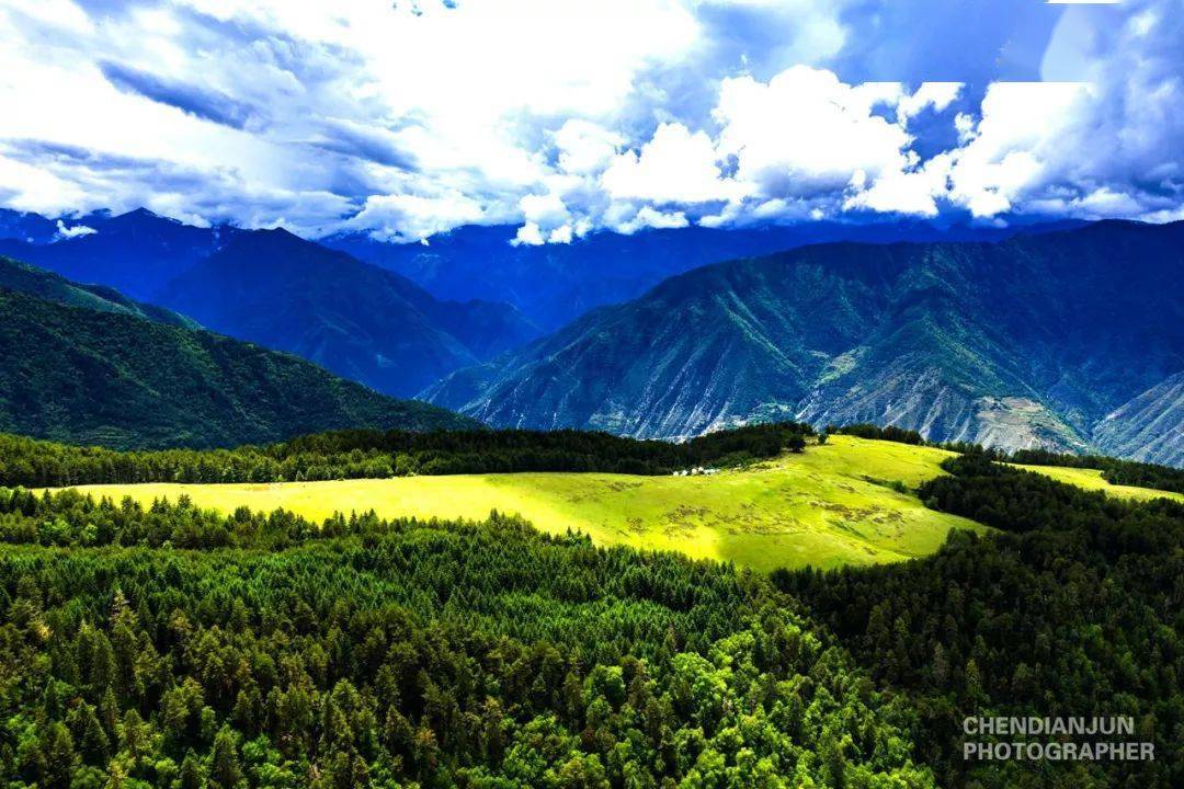 我在嘎尖草坪玩