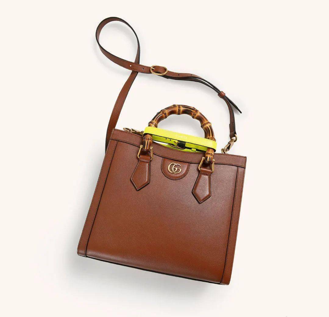 棕色|秋天背什么包？跟着这些明星抄作业就成！