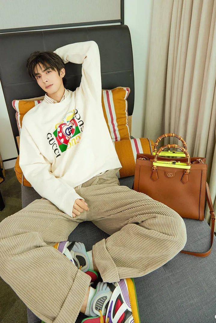 棕色|秋天背什么包?跟着这些明星抄作业就成!