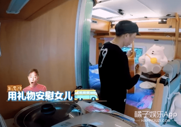 朱茵|铁汉黄贯中也有柔情时！对女儿宠爱对朱茵温柔，万幸没受渣爹影响