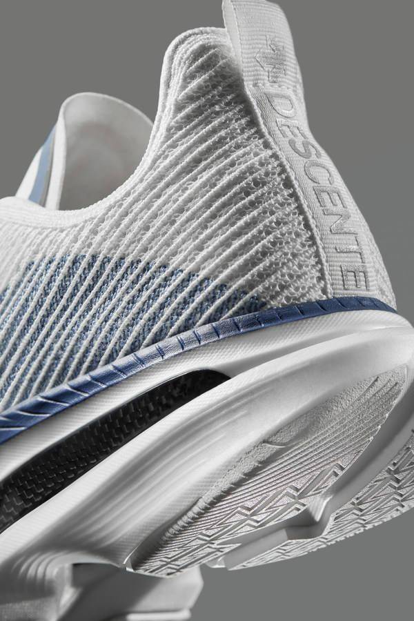 特首|迪桑特首款全掌碳板跑鞋HYPER SPEED PRO，为奔跑推进加程