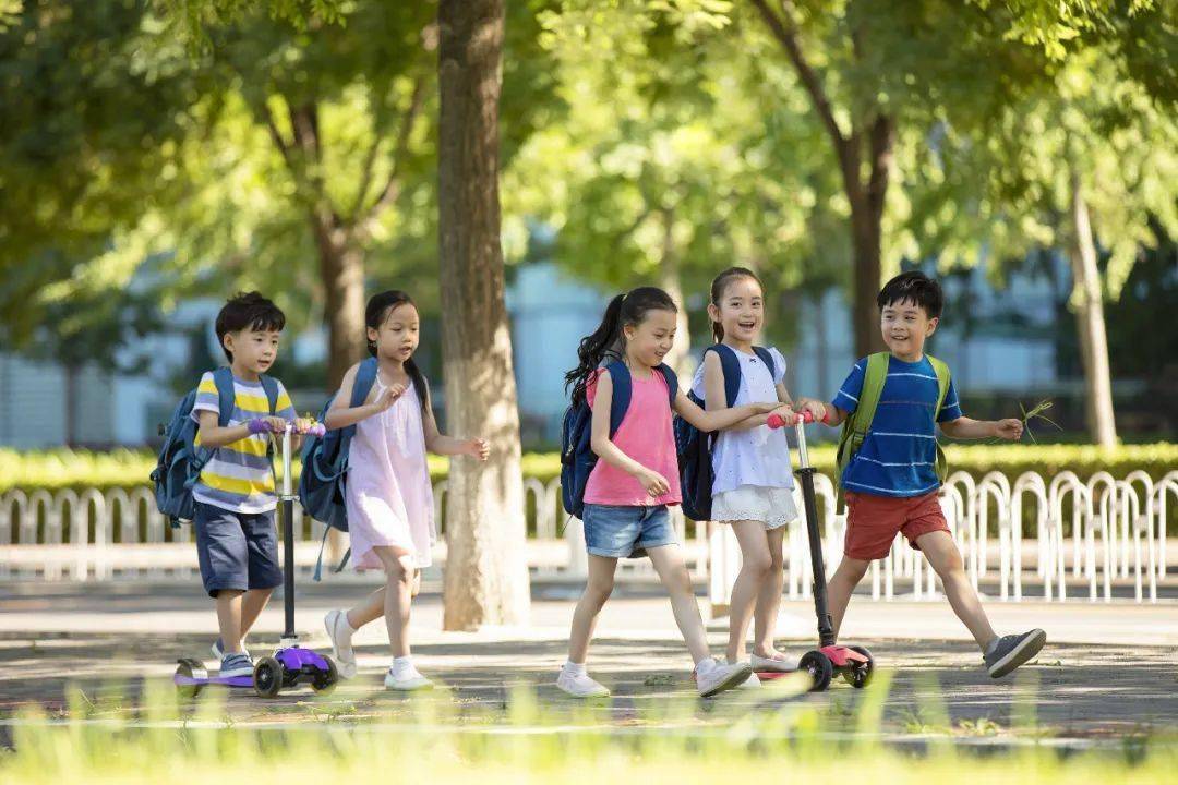孩子准备衣物学习用品的同时，有没有为孩子校内校外的安全做好准备呀？