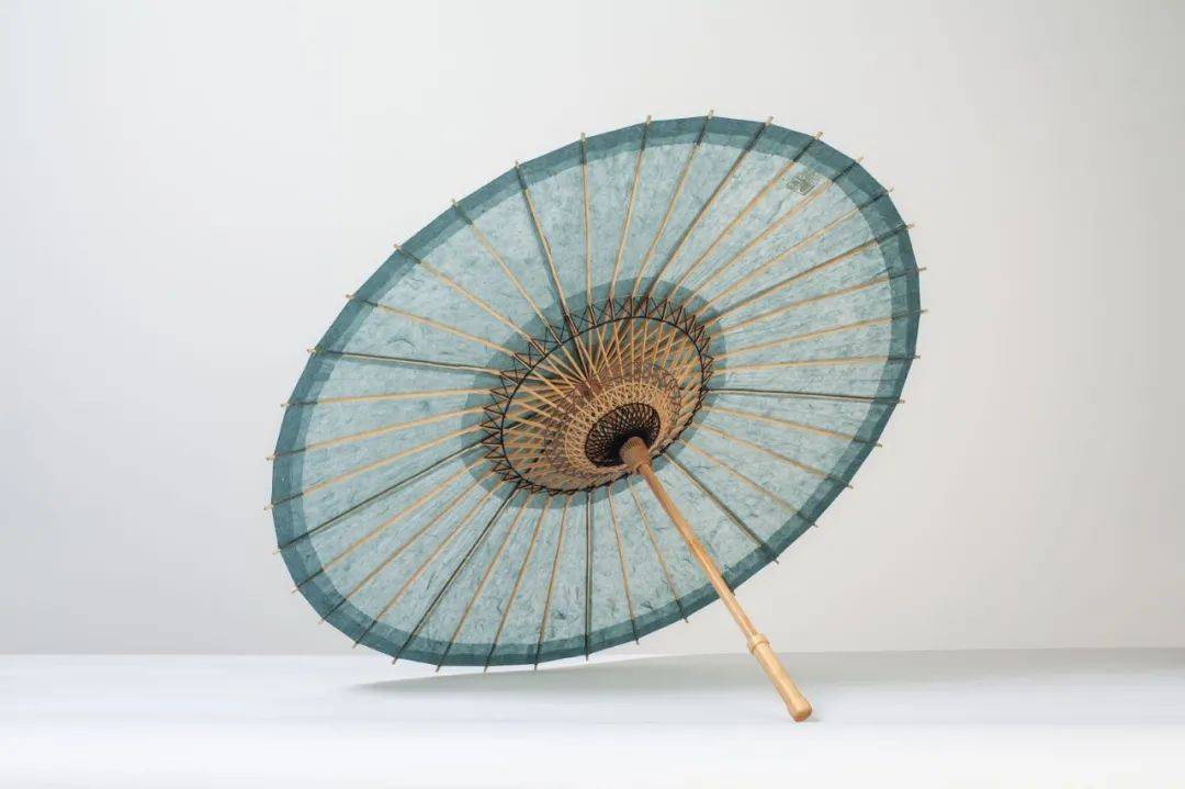 技艺|一把伞600元，排队半个月才能买到！90后小伙这手绝活太惊艳