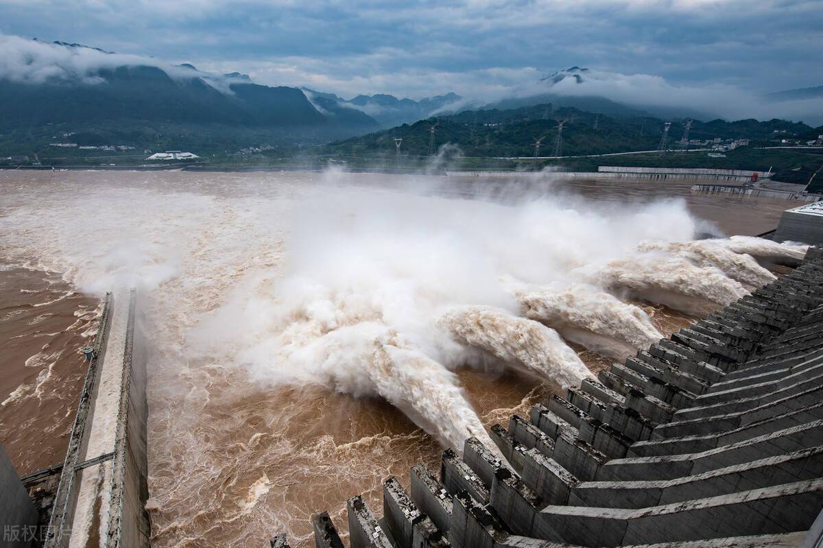 三峡大坝截流20多年,造价超2000亿,使用寿命还有多久?