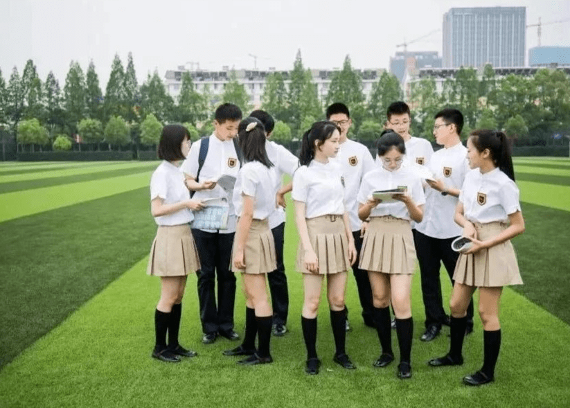 校服|“为什么国产剧里的校服，永远比现实的好看”