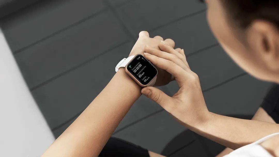 手表|小米子品牌 Maimo 海外发了新手表，不到 40 美元，很像 Apple Watch Series 7