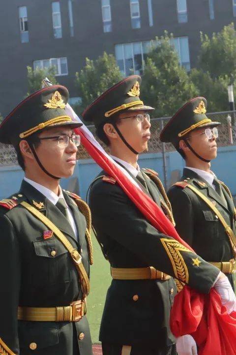 仪仗队喊你开学啦丨清华附中永丰学校小学部开学典礼出旗