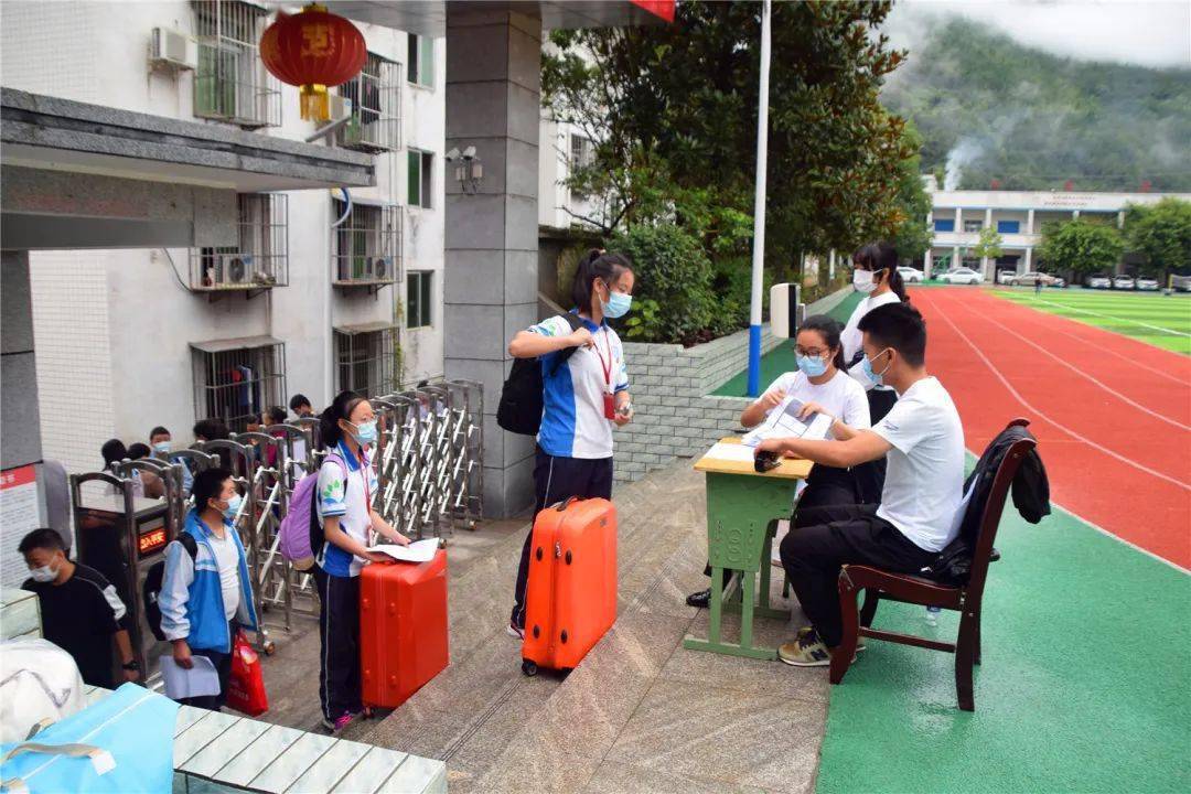 通江县泥溪中学通江县职业高级中学通江县第三中学通江县第二中学说不