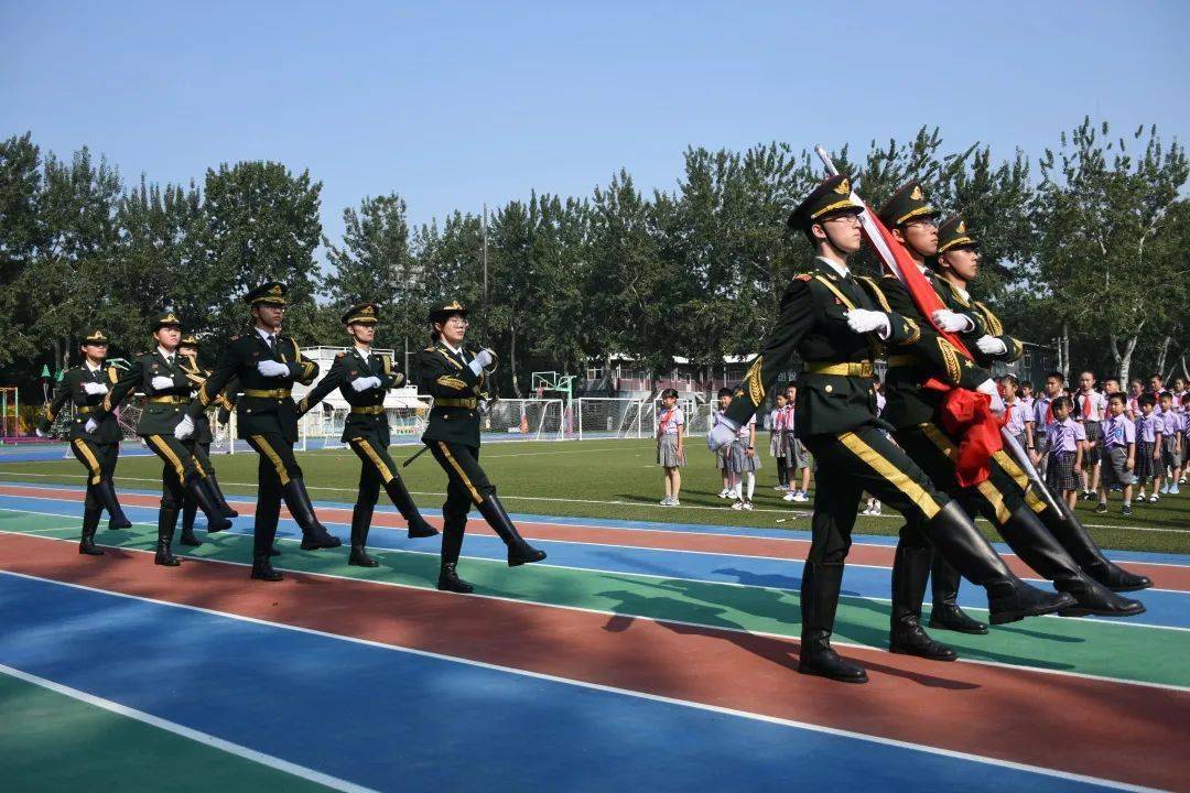仪仗队喊你开学啦!丨清华附小开学典礼出旗_国旗