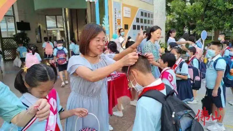 海寿|冲上热搜，这一幕幕刷屏！多图直击佛山开学第一天，有你家娃吗？