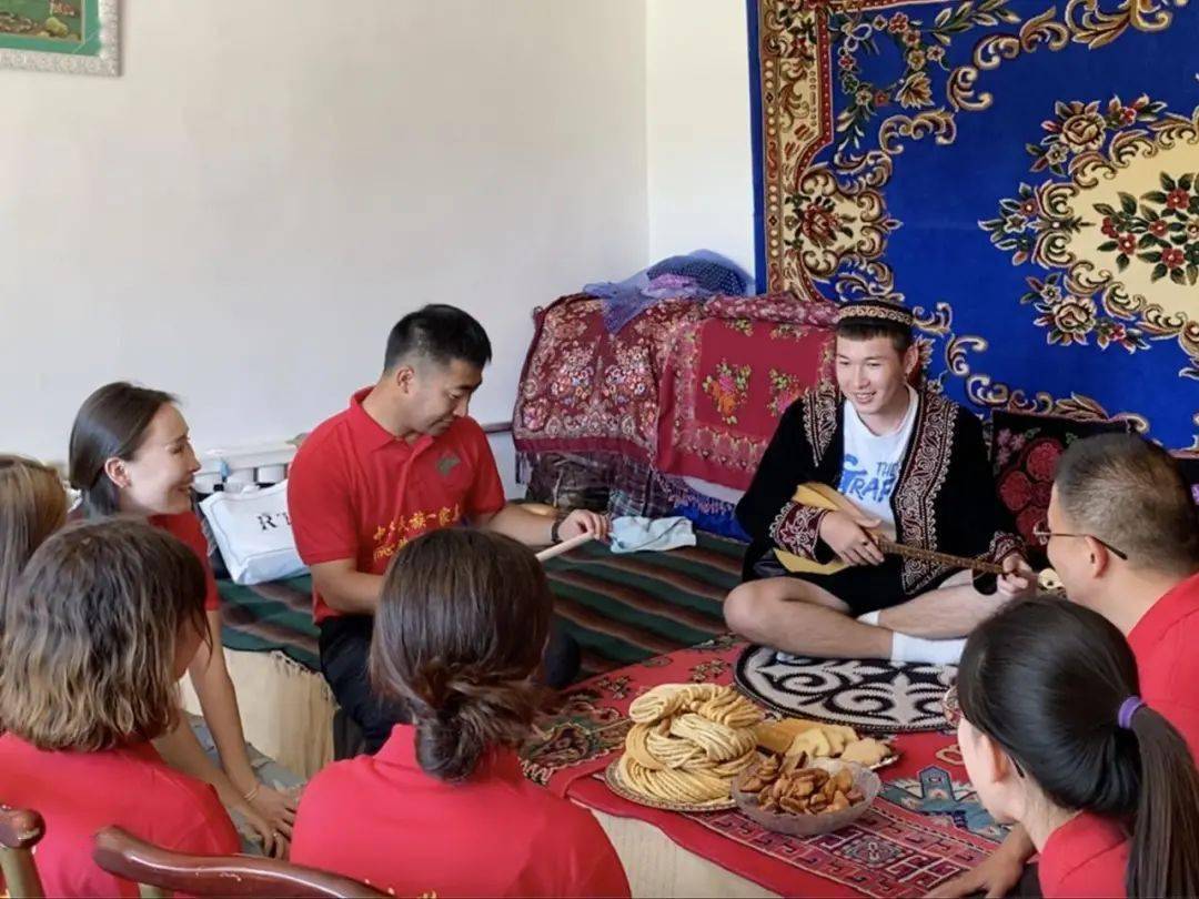 民族宗教广州大学中华民族一家亲同心共筑中国梦民族团结实践团赴新疆