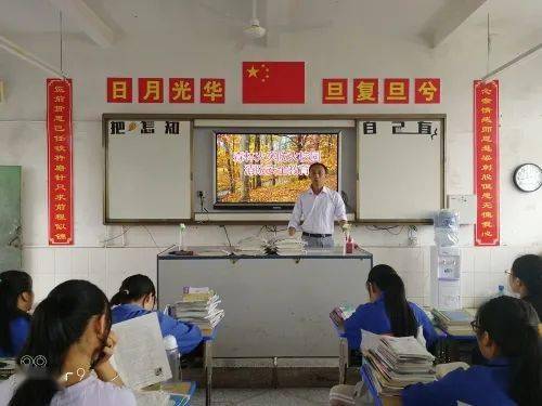 新时代学生心中的好老师赣州市沙河中学肖琦倾心育人不言苦兢兢业业