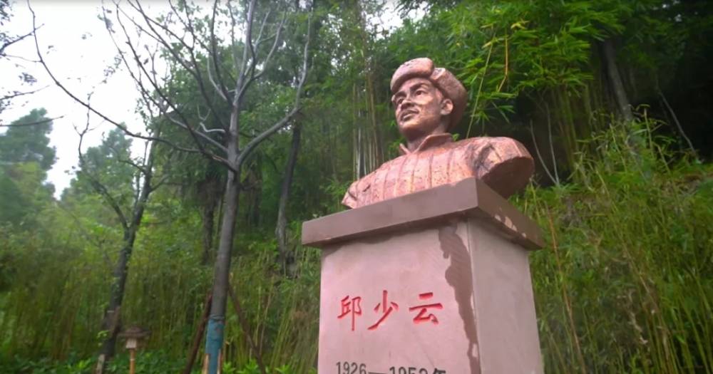 图源 | 铜梁旅游故居还原了邱少云童年时期的生活场景两座不大的土墙