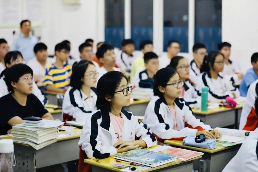 鲜衣怒马少年时不负韶华行且知毛坦厂中学2021级高一新生入学报到