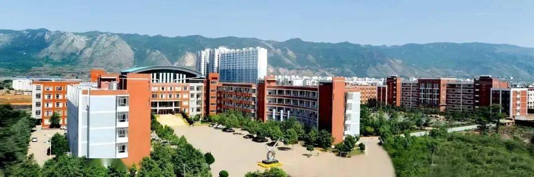 喜报宣威八中通过认定升至一级二等完中