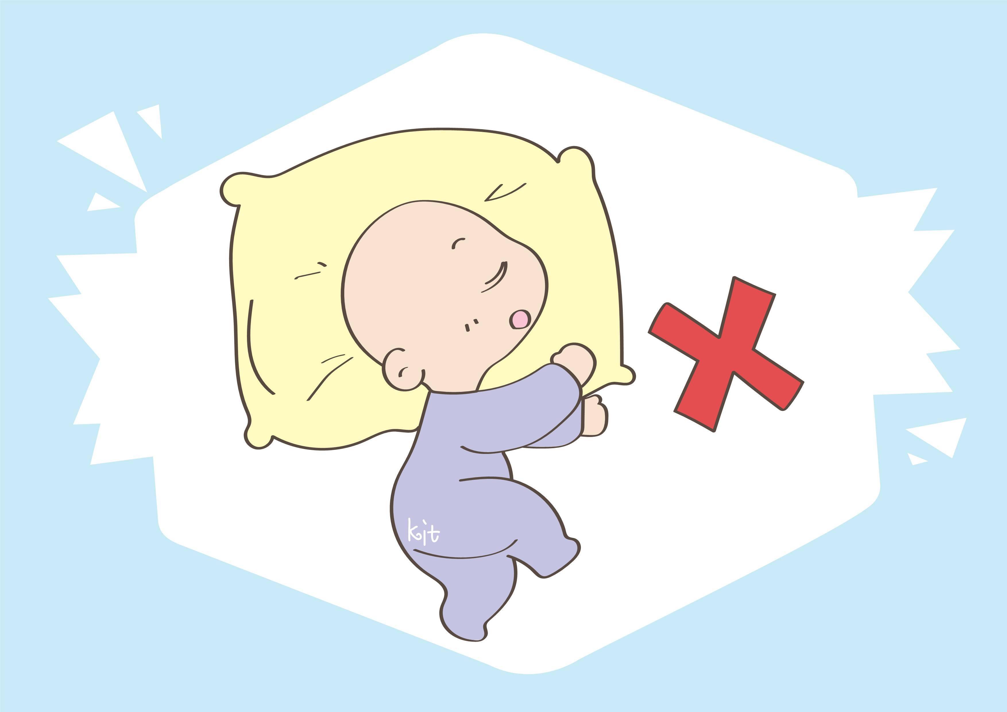 对于过小的宝宝,不建议使用枕头,如果家中总是觉得孩子不舒服,完全